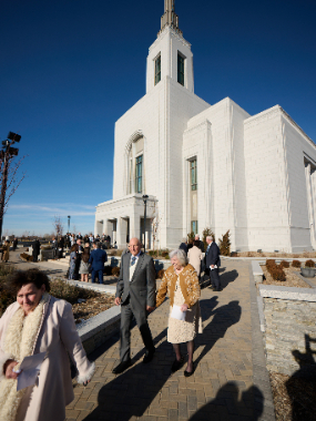 President-Oaks-Dedicates-Burley-Idaho-Temple