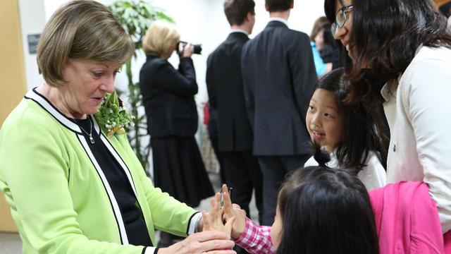 sister oscarson greeting youth