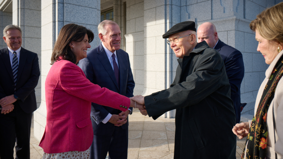 President-Oaks-Dedicates-Burley-Idaho-Temple