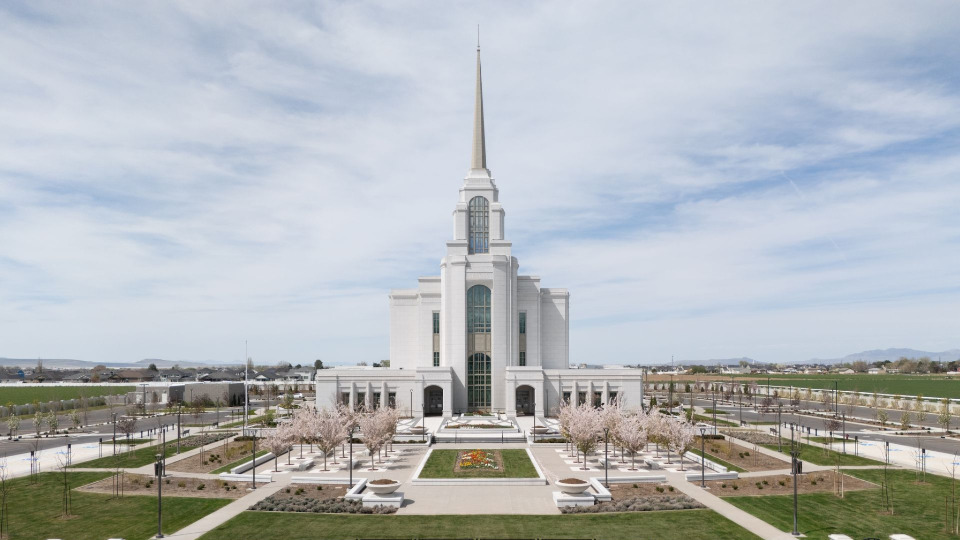 Syracuse-Temple-Exterior