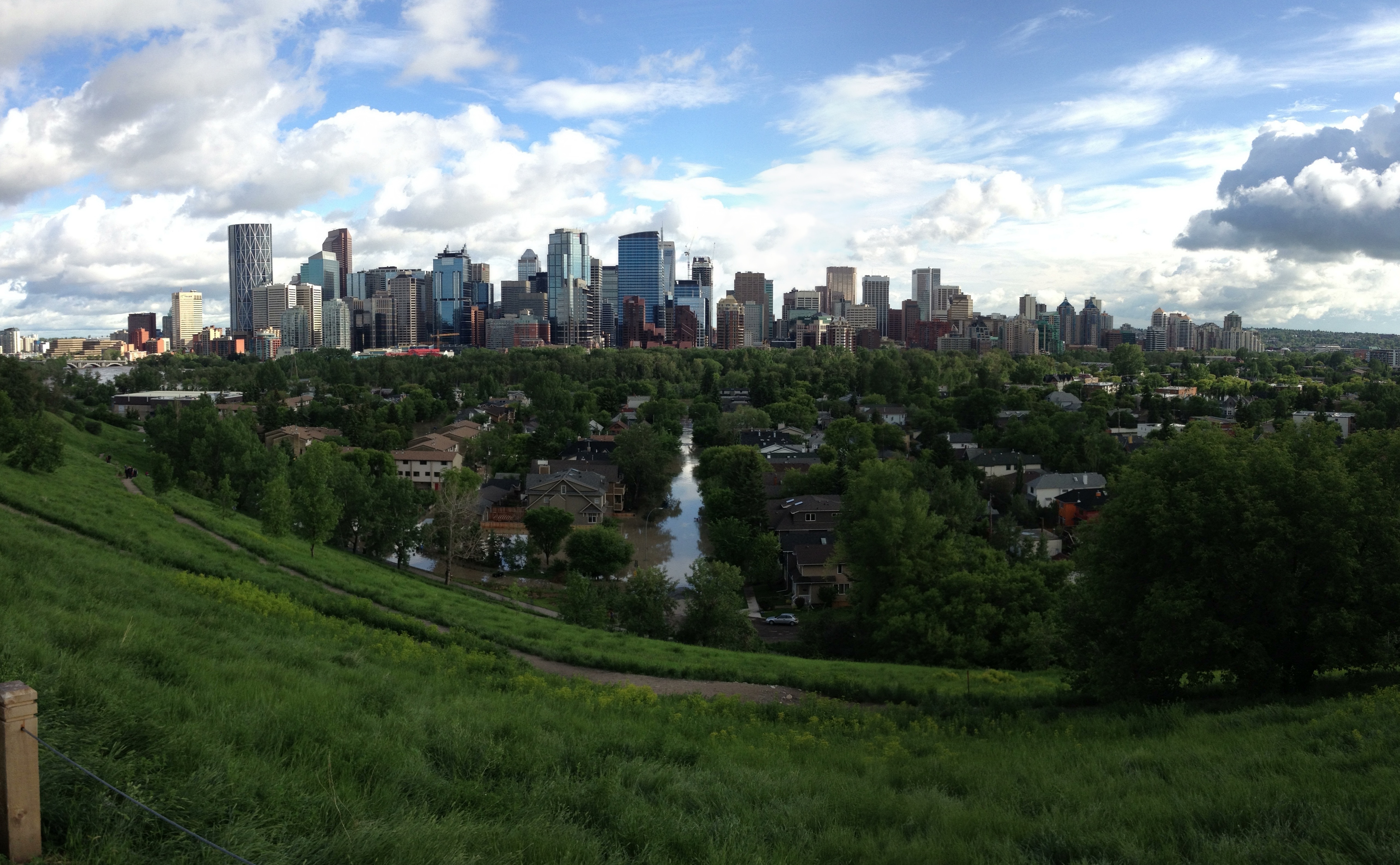 Calgary flooding downtown2