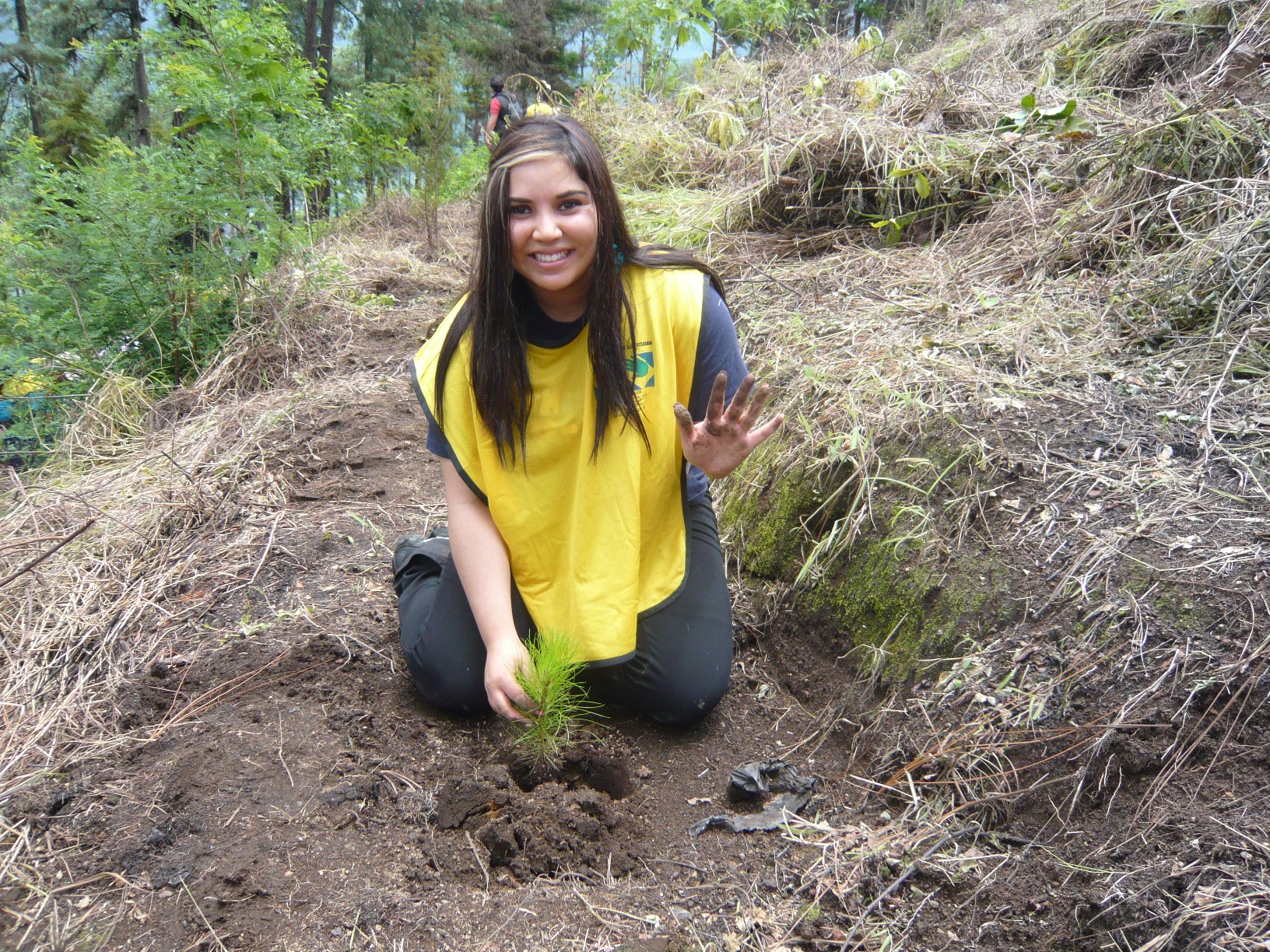 Guatemala youth planting2