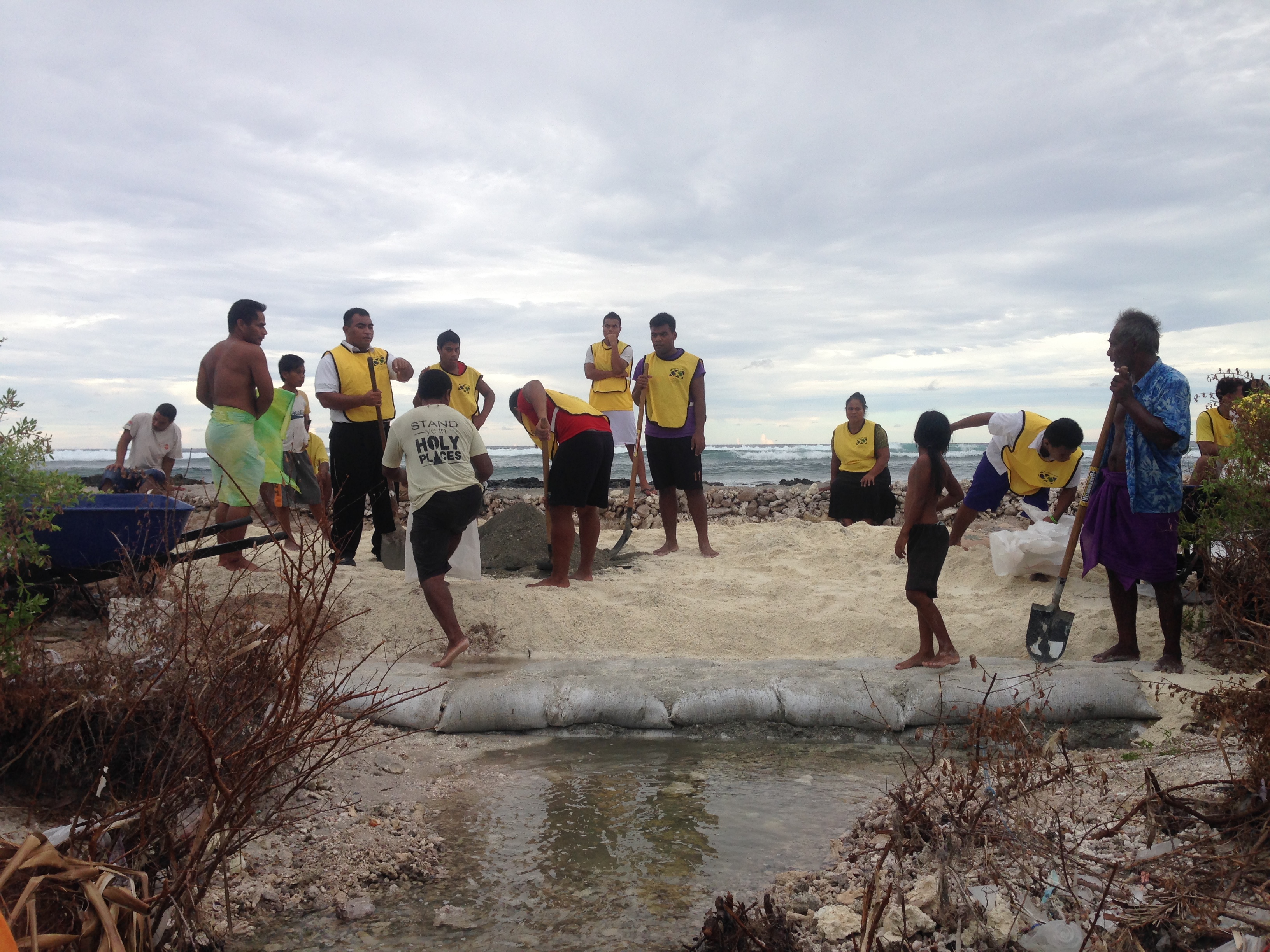 Kiribati flood2 2014