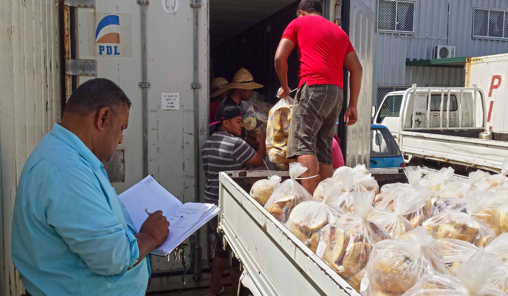 Pacific Tonga loading truck2015