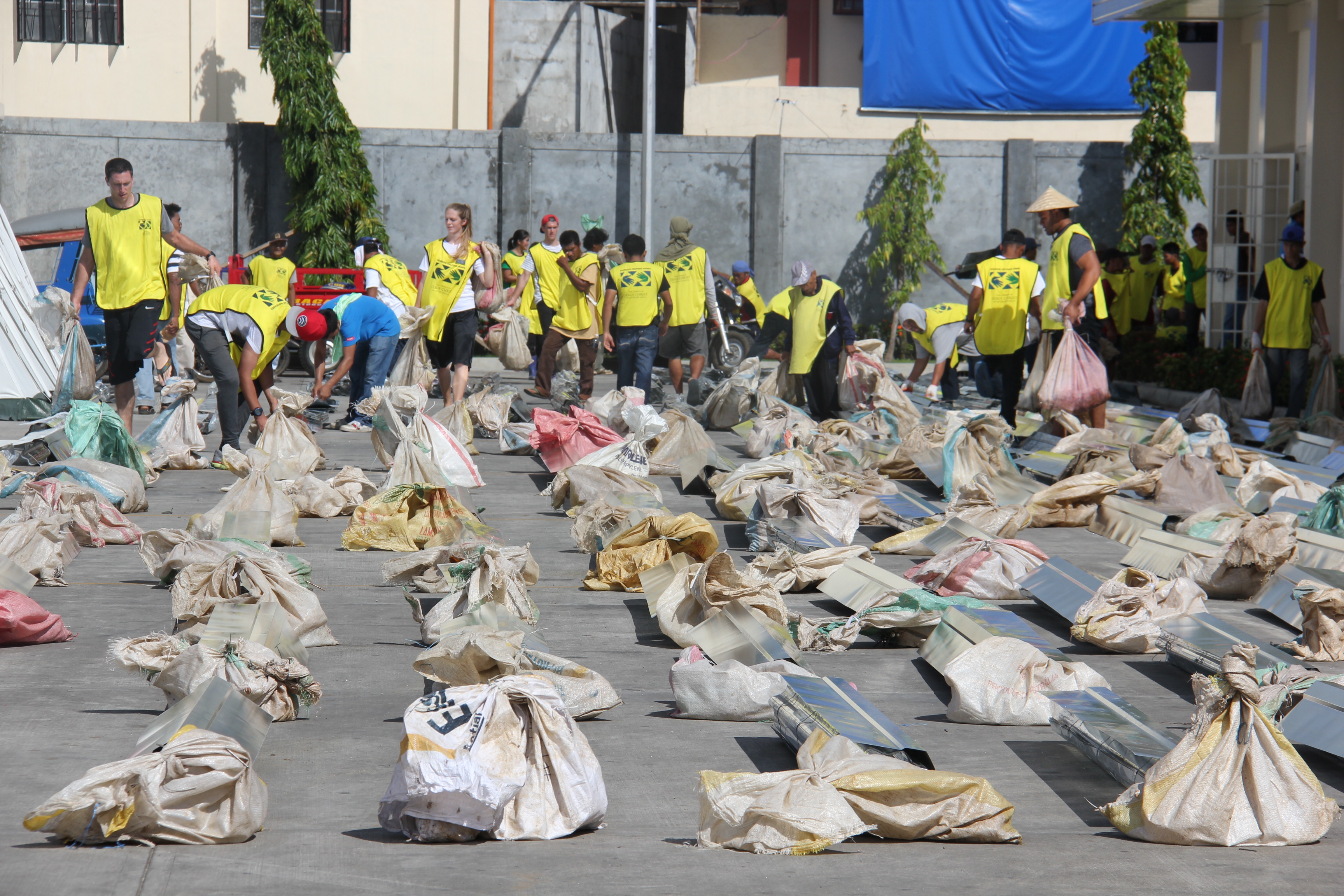 Philippines shelter kits2