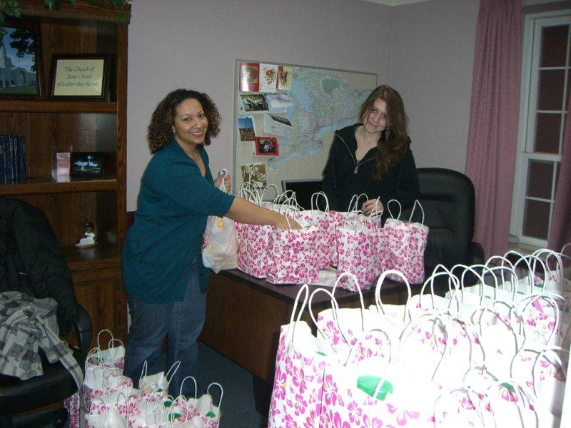 YSA girls finishing hygiene kits 2 2010 002